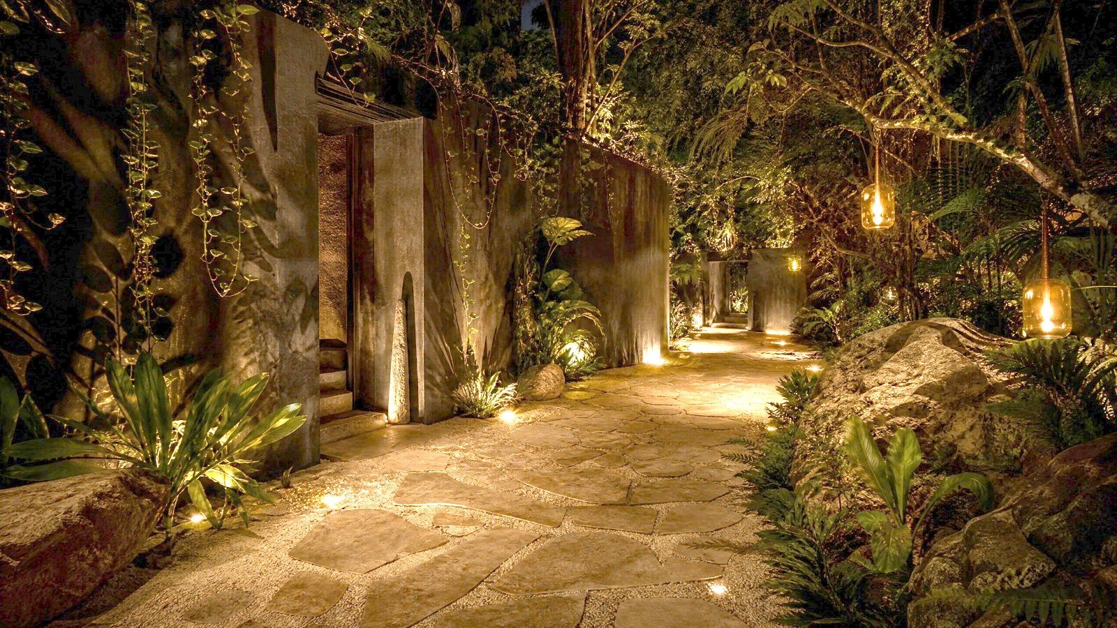 Sendero nocturno hacia las Villas